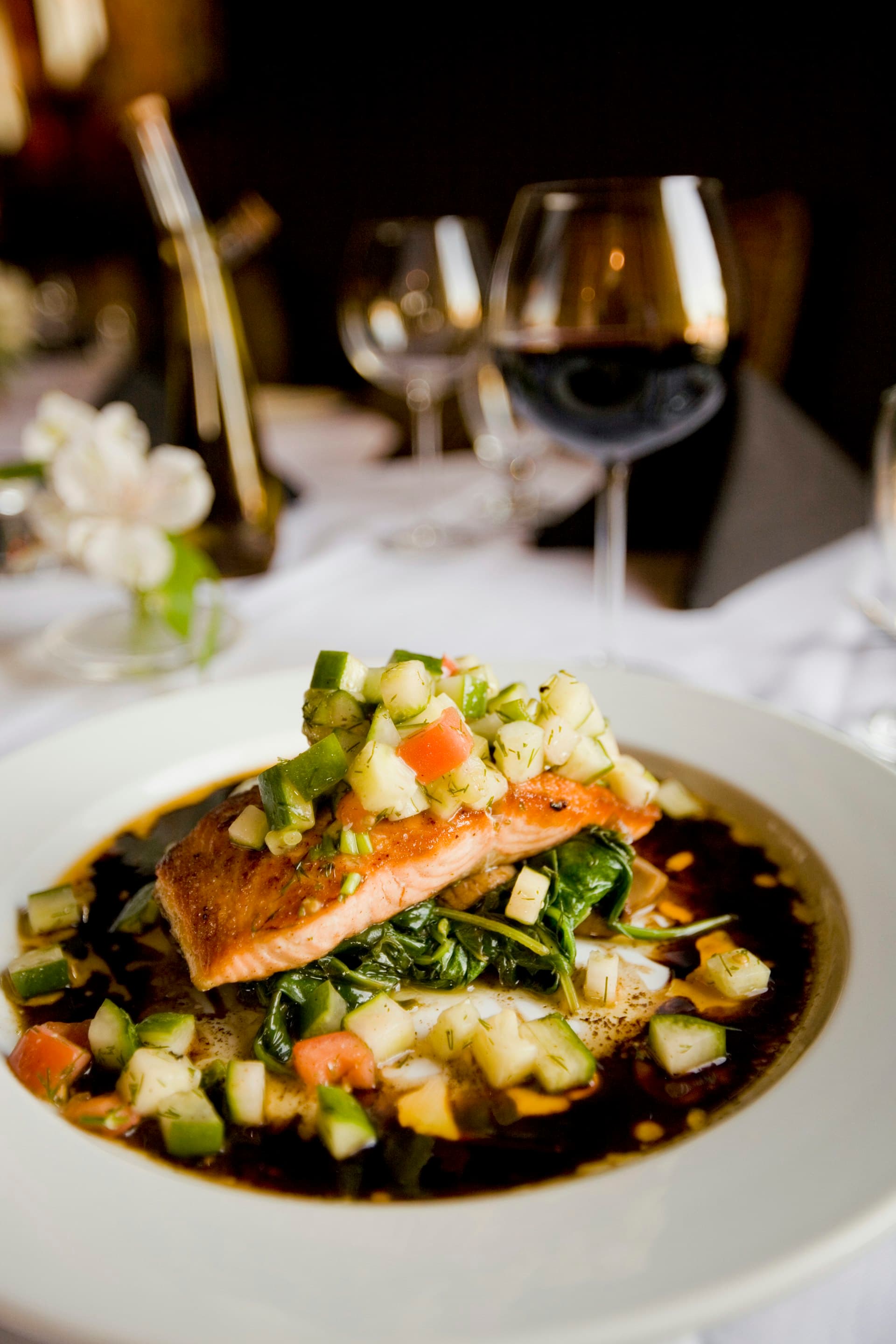 Assiette signature d'Héra, poisson et légumes du Sud